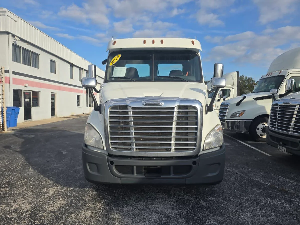 2018 Freightliner Cascadia in Tampa, FL — photo 2