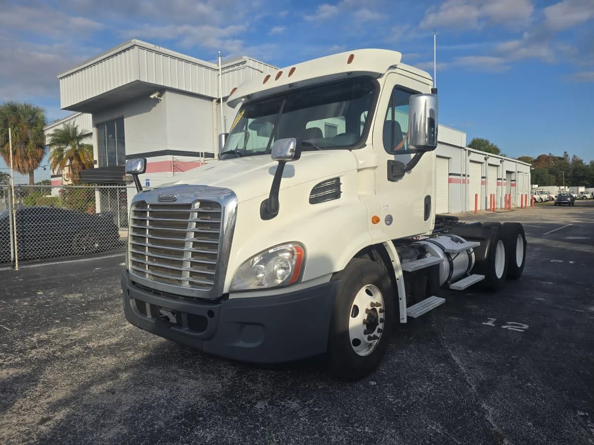 2018 Freightliner Cascadia in Tampa, FL — photo 3