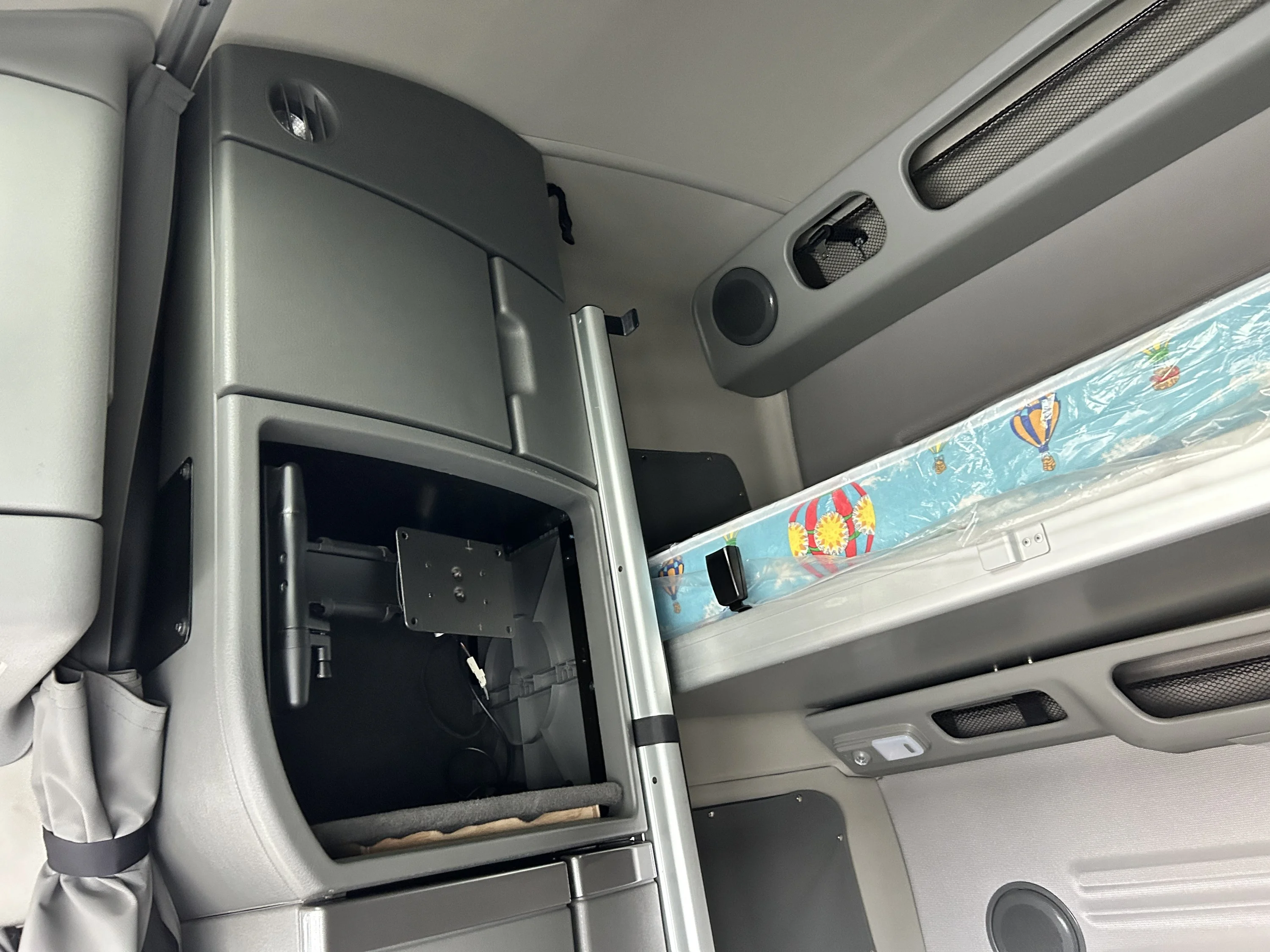 2024 Volvo VNL 860 - image 35