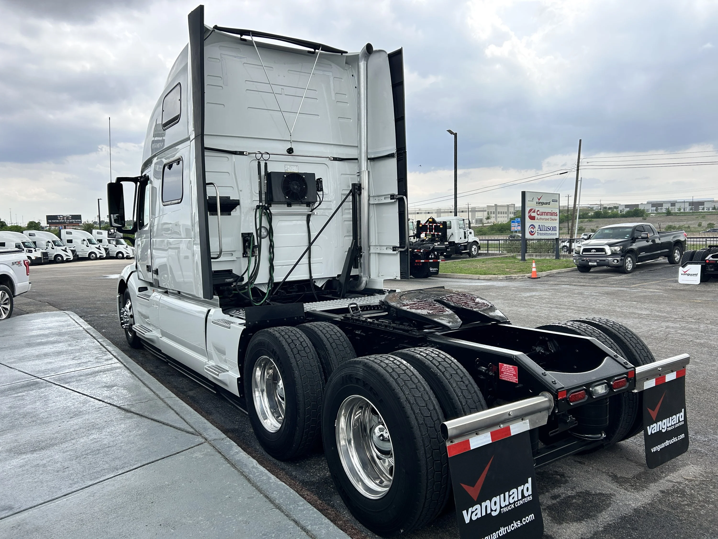 2024 Volvo VNL 860 - image 5