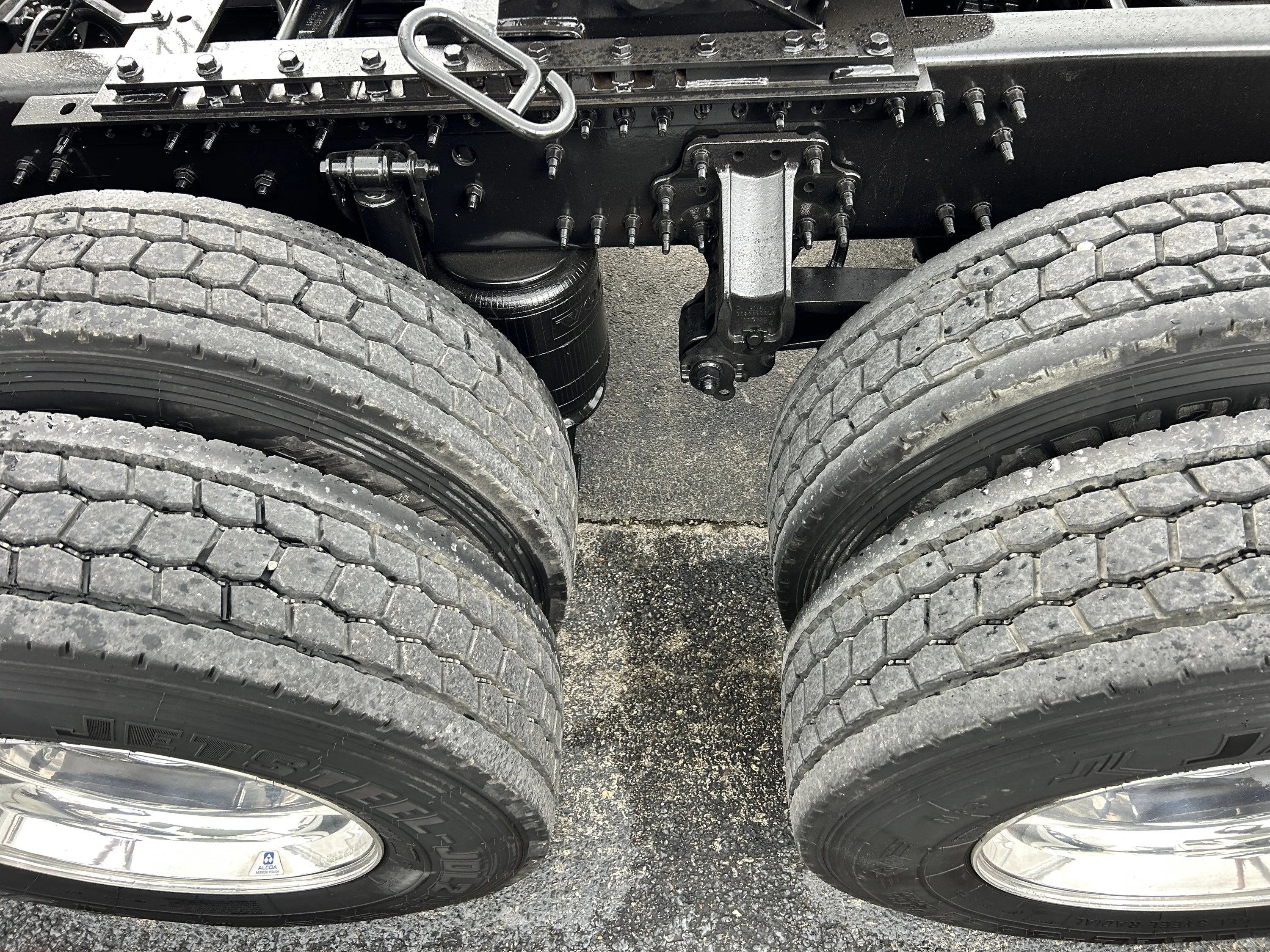 2024 Volvo VNL 860 - image 7