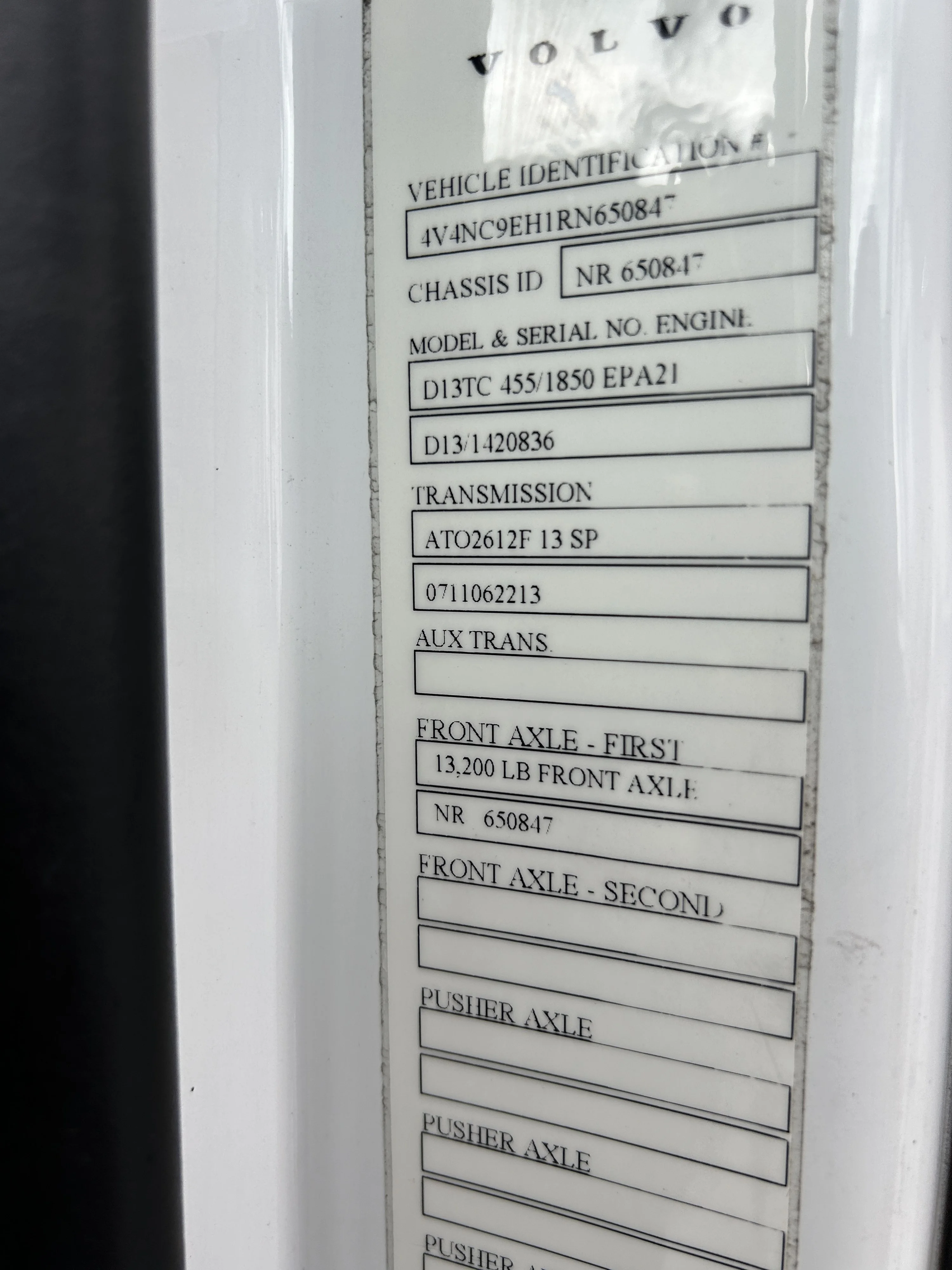 2024 Volvo VNL 860 - image 24