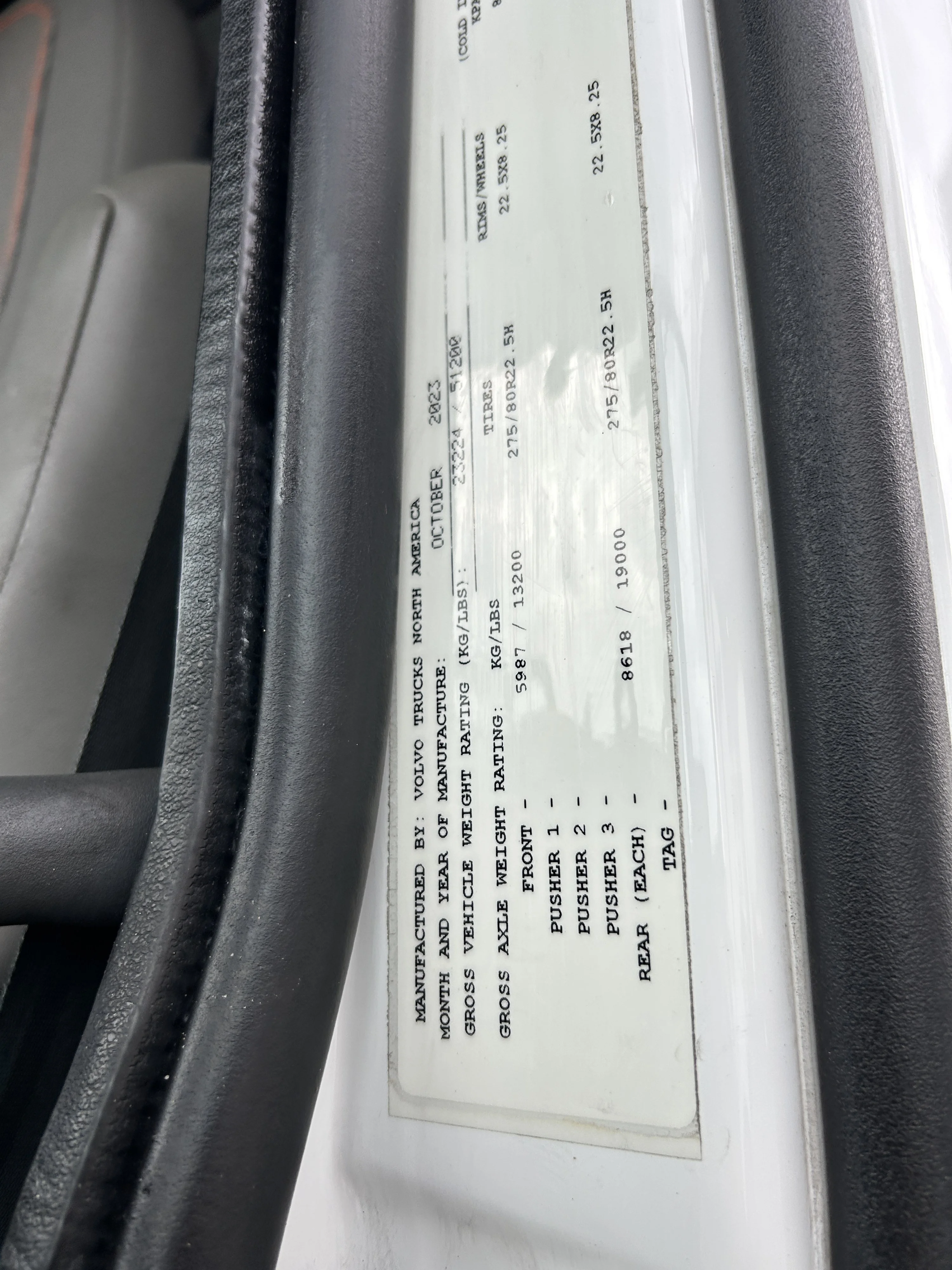 2024 Volvo VNL 860 - image 26