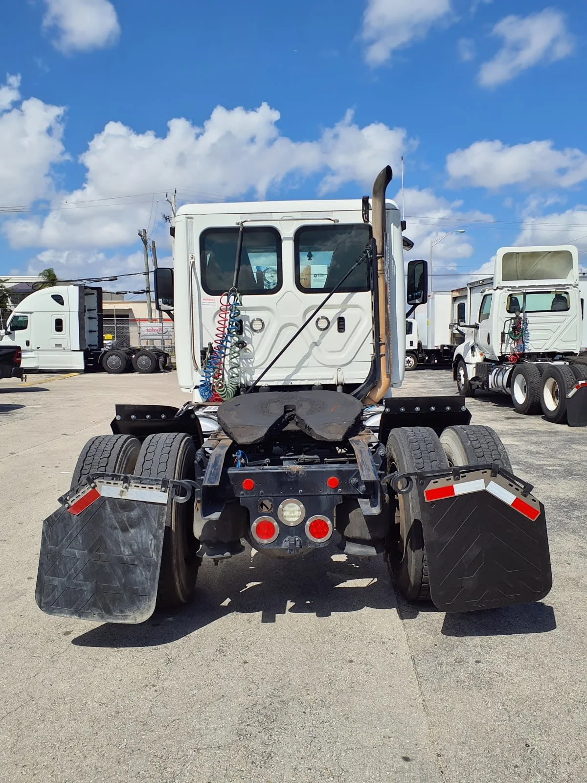 2019 Freightliner Cascadia in Miami, FL — photo 5