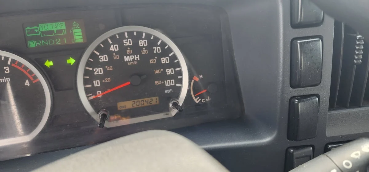 2017 Isuzu NPR - image 10