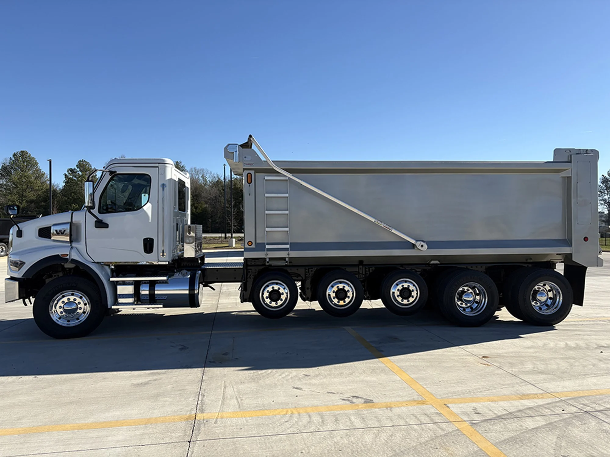 2024 Western Star 47X - image 2