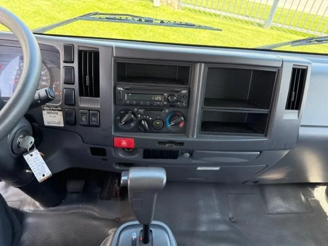 2020 Isuzu NPR — photo 10