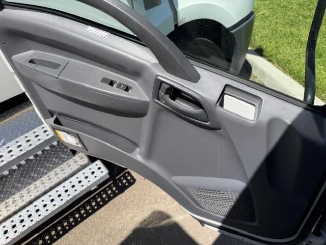 2020 Isuzu NPR — photo 12