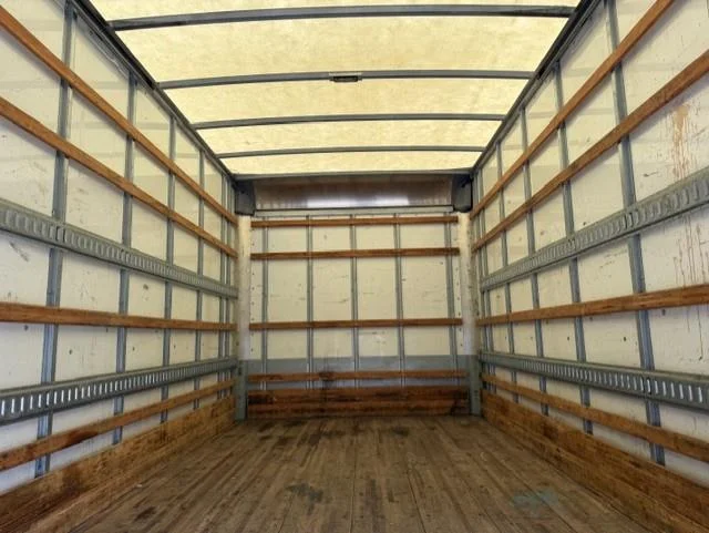 2020 Isuzu NPR — photo 13