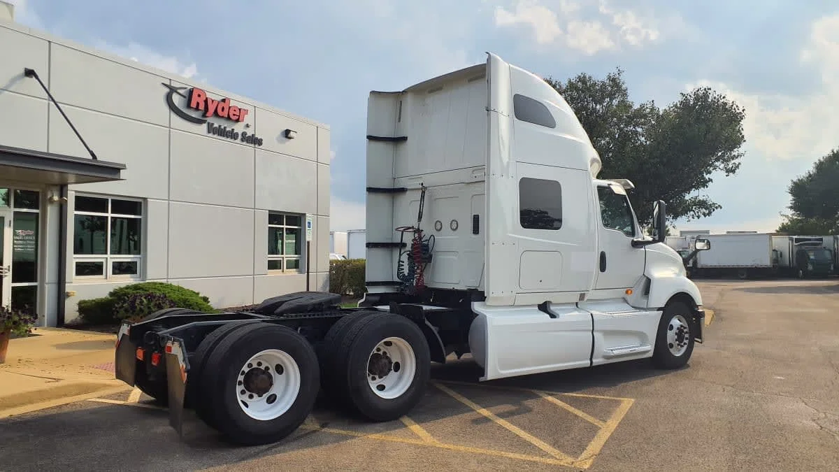 2020 International LT in Bolingbrook, IL — photo 4