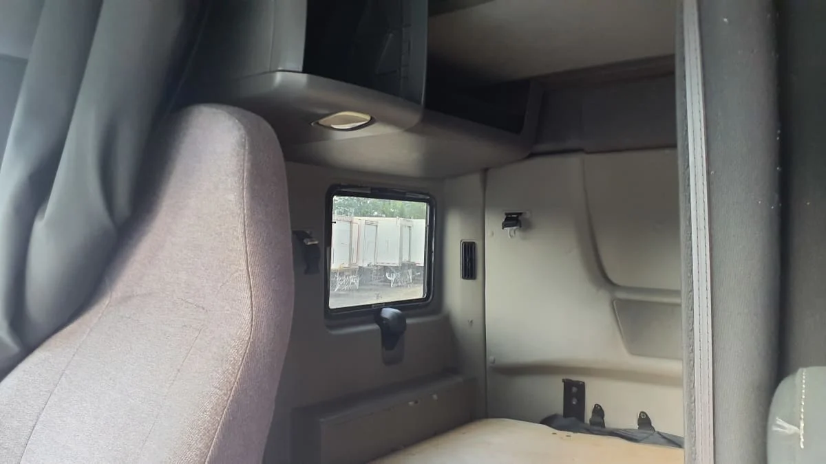 2020 International LT in Bolingbrook, IL — photo 8