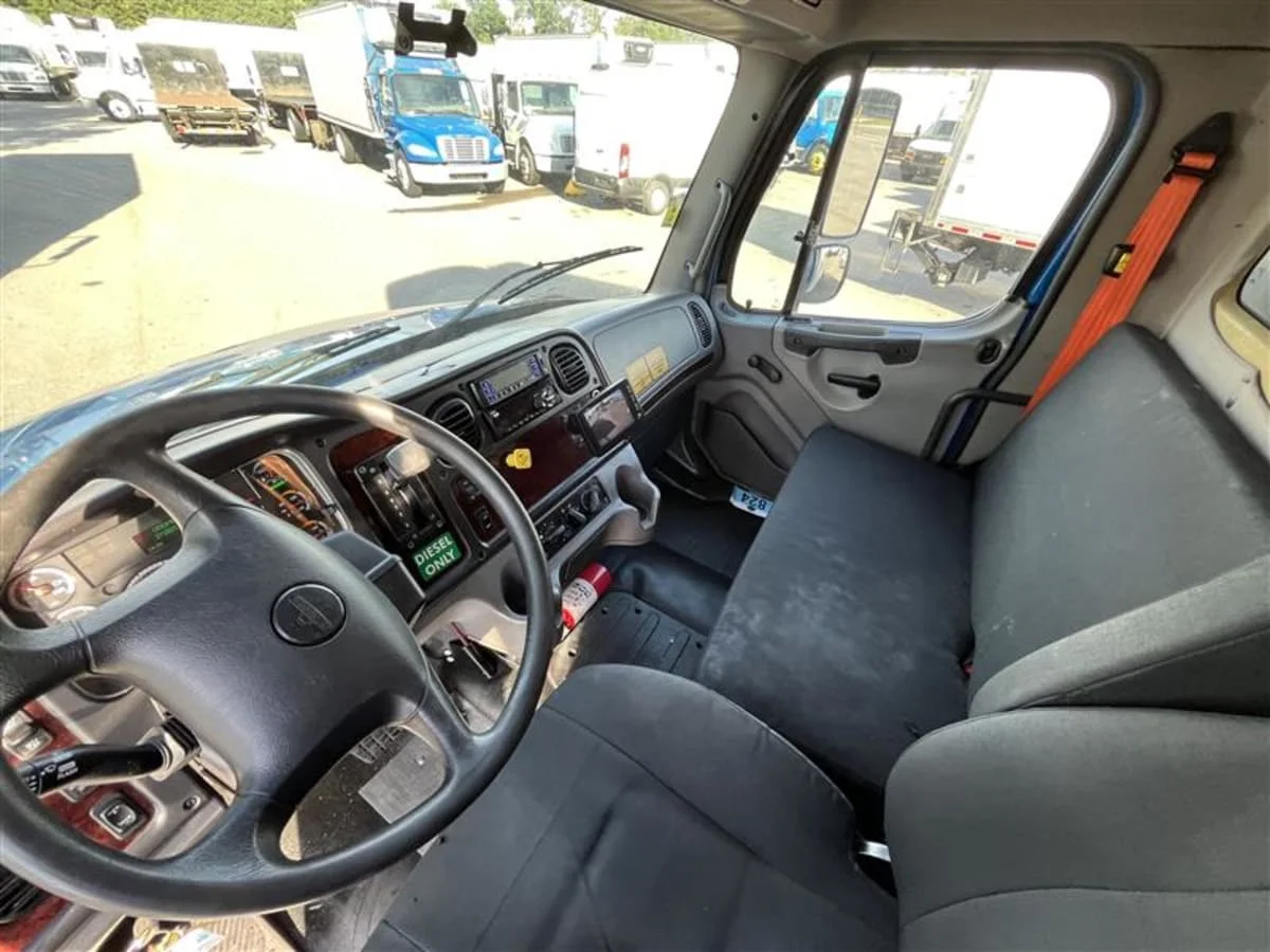 2019 Freightliner M2 106 in Beltsville, MD — photo 8