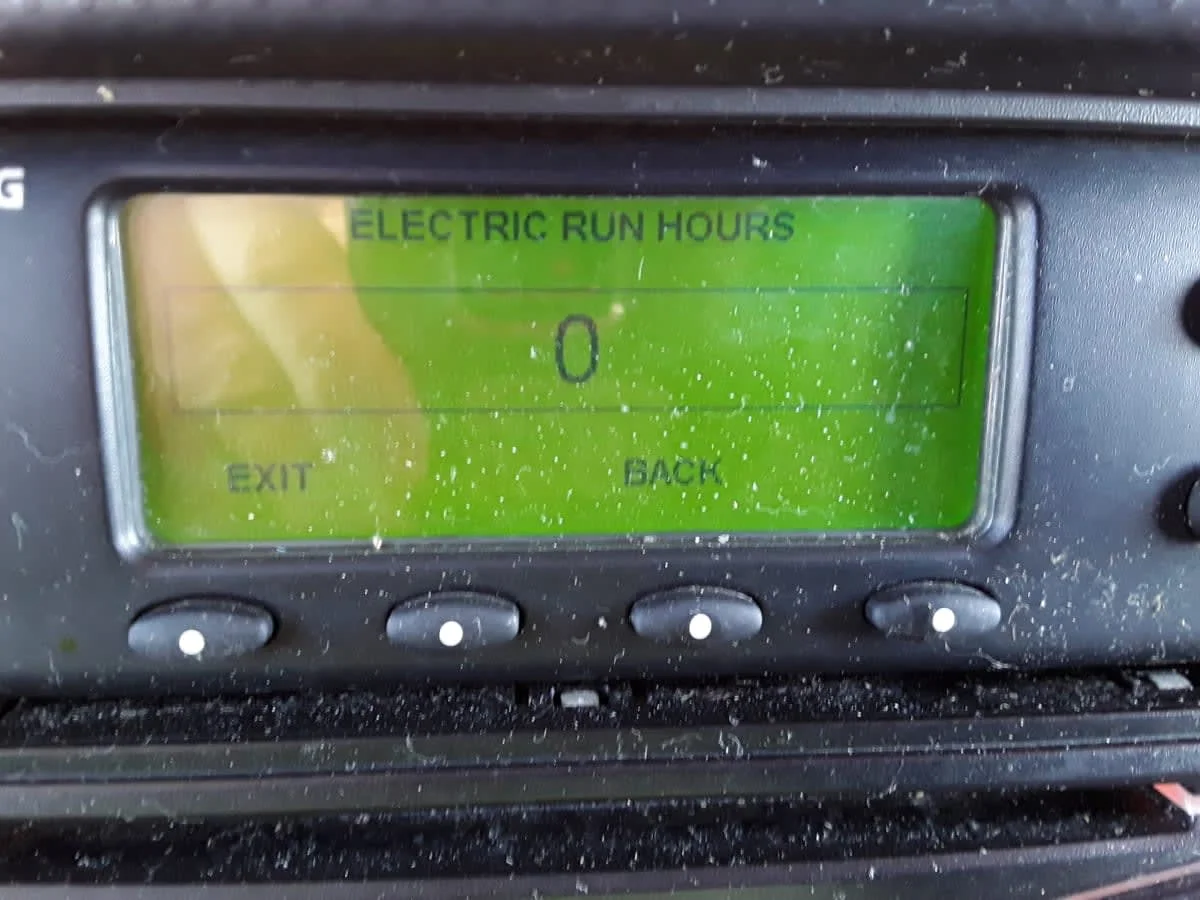 2018 Isuzu NPR - image 11