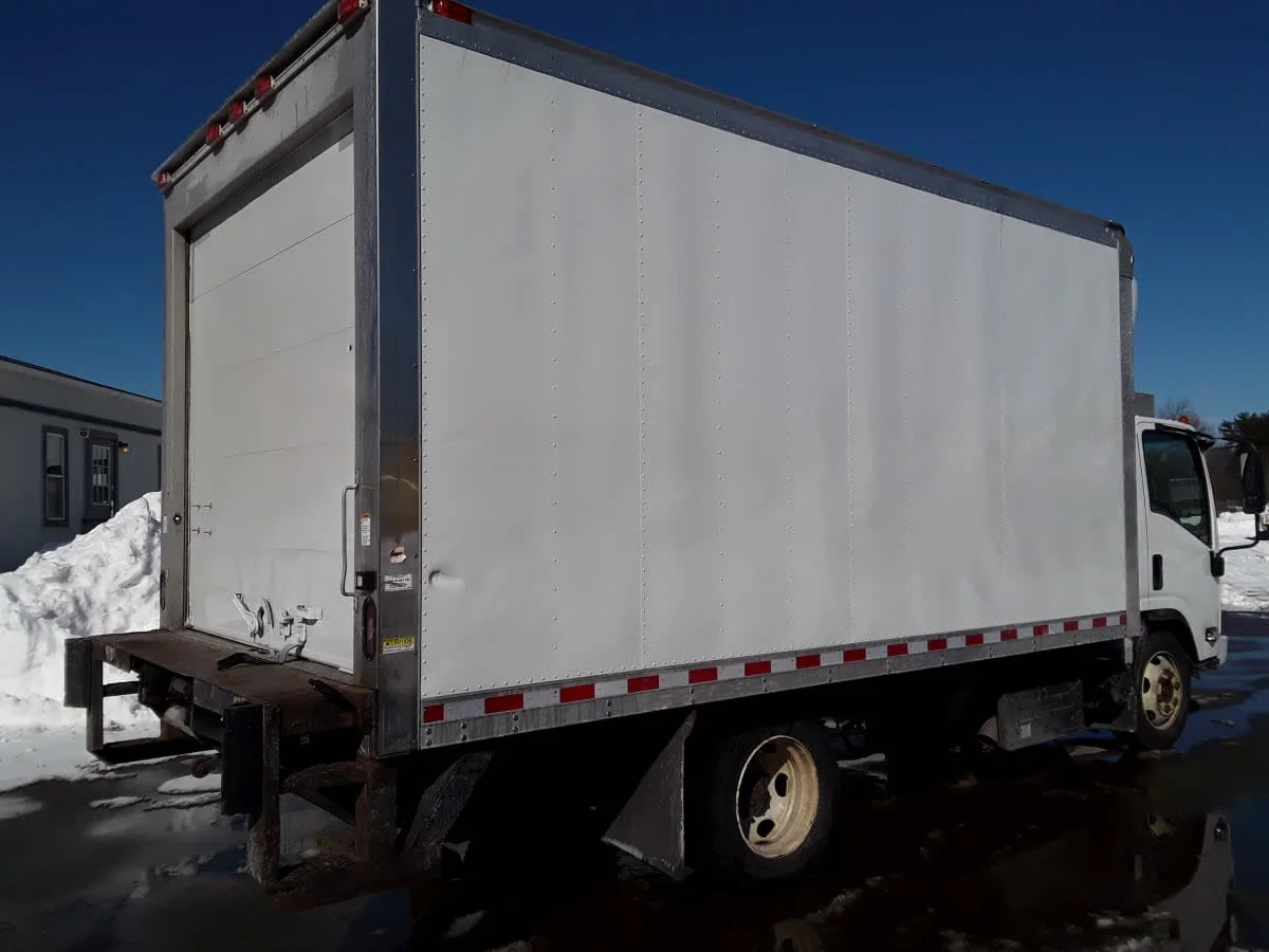 2018 Isuzu NPR - image 4