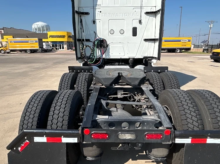 2021 International LT - image 6