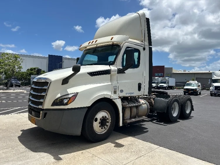 2019 Freightliner Cascadia in Torrance, CA — photo 3