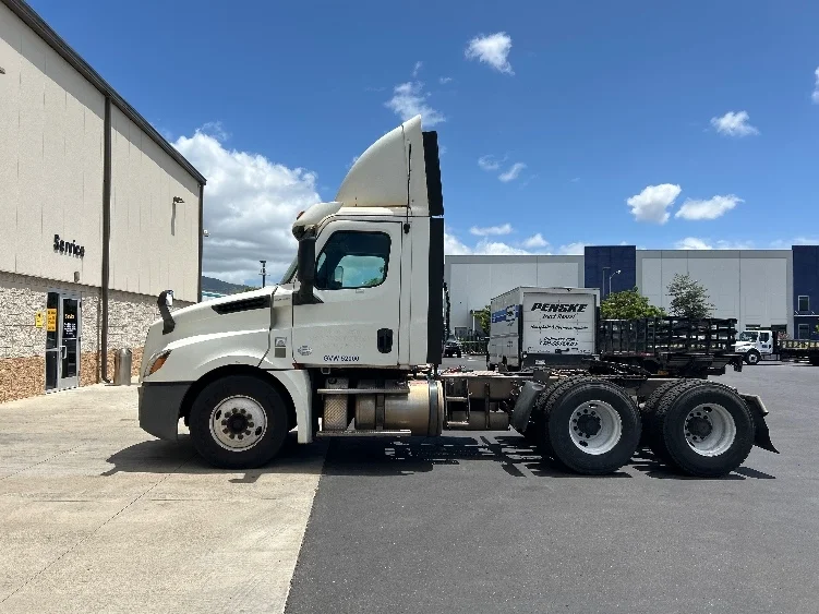 2019 Freightliner Cascadia in Torrance, CA — photo 4