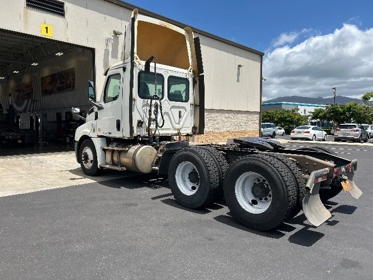 2019 Freightliner Cascadia in Torrance, CA — photo 5