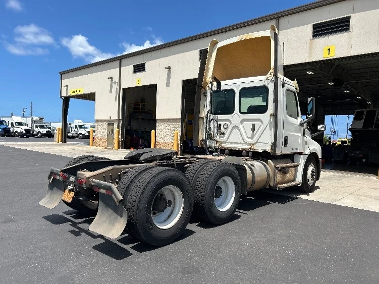 2019 Freightliner Cascadia in Torrance, CA — photo 7