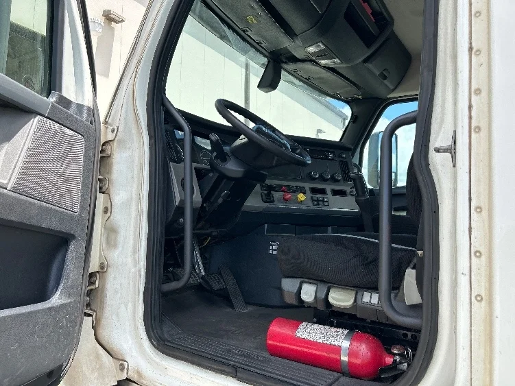 2019 Freightliner Cascadia in Torrance, CA — photo 9