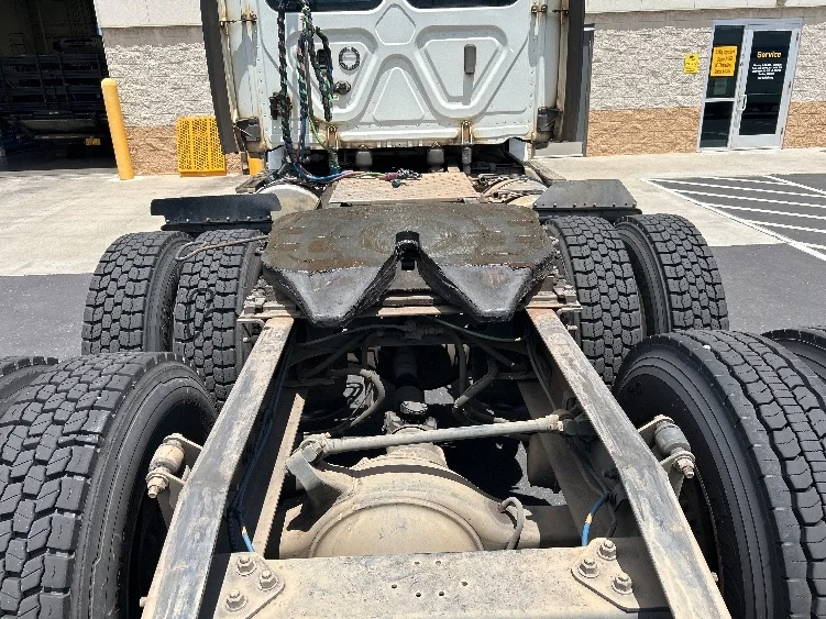 2019 Freightliner Cascadia in Torrance, CA — photo 6