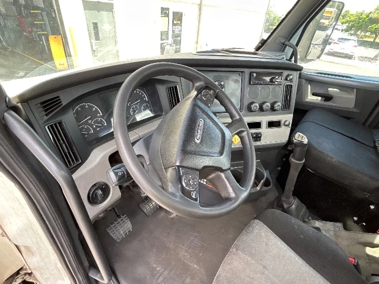 2019 Freightliner Cascadia in Torrance, CA — photo 10