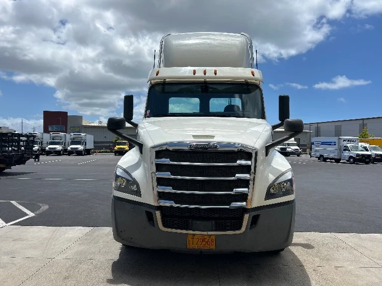 2019 Freightliner Cascadia in Torrance, CA — photo 2