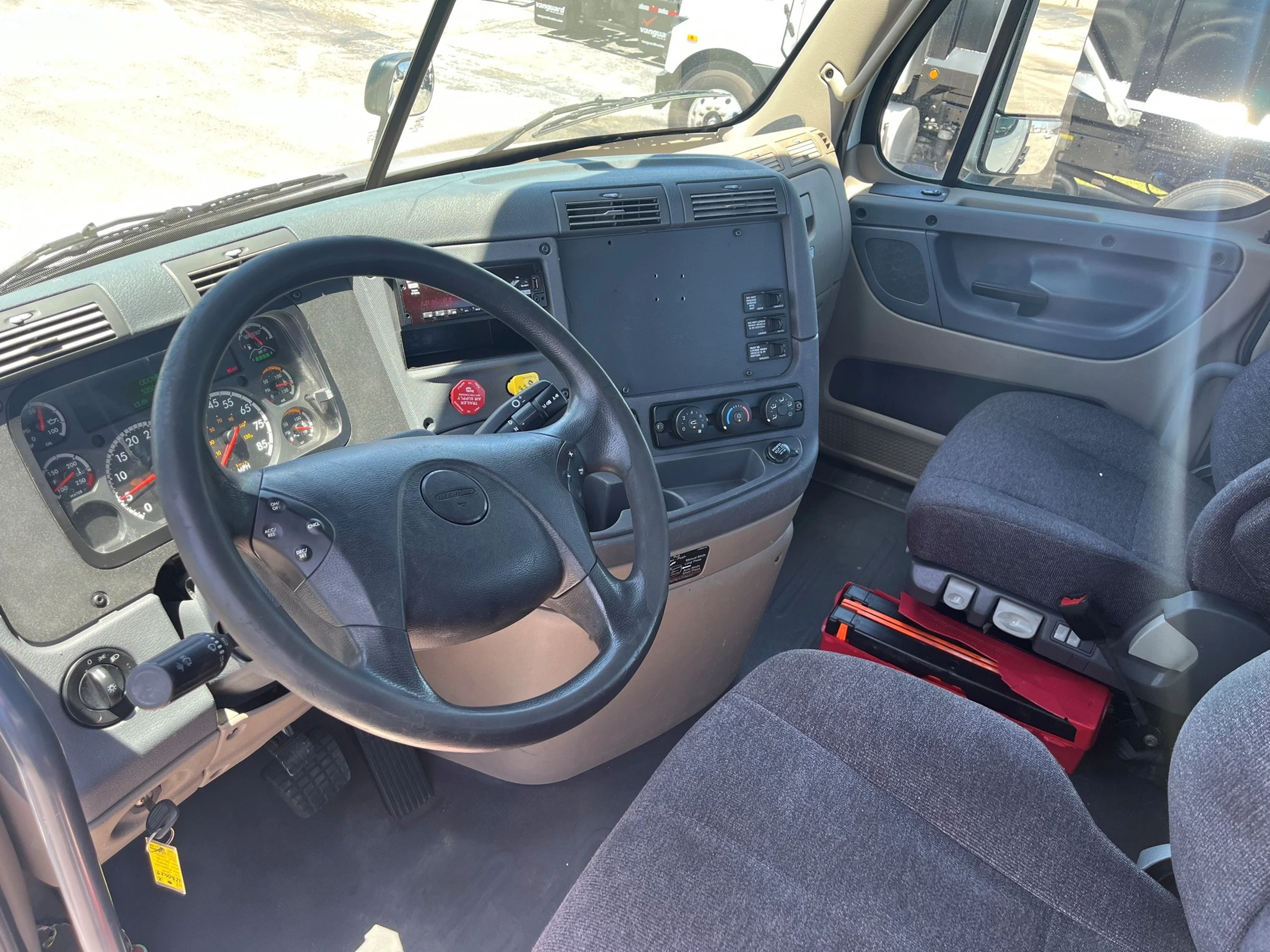2018 Freightliner Cascadia in Austin, TX — photo 9