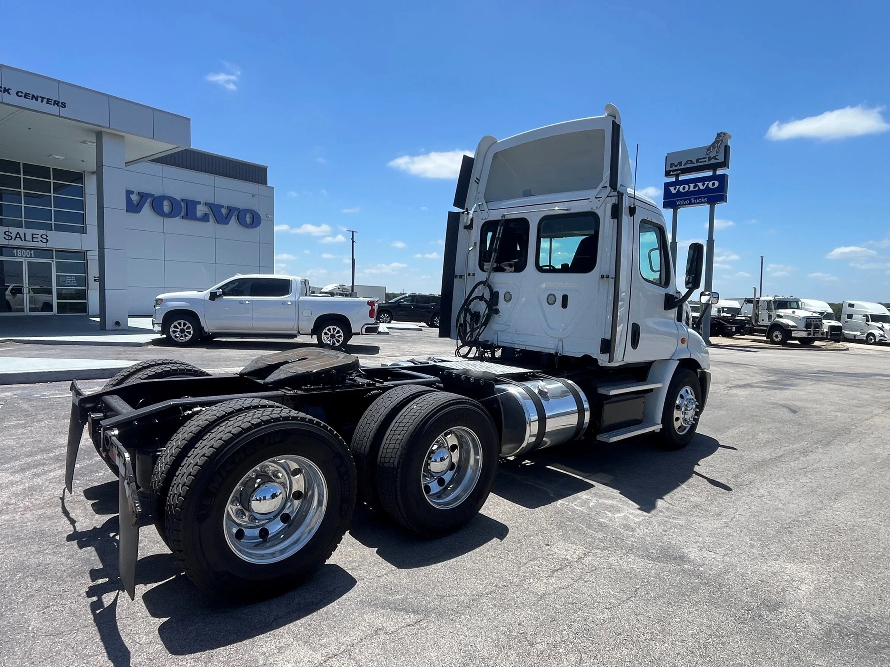 2018 Freightliner Cascadia in Austin, TX — photo 3