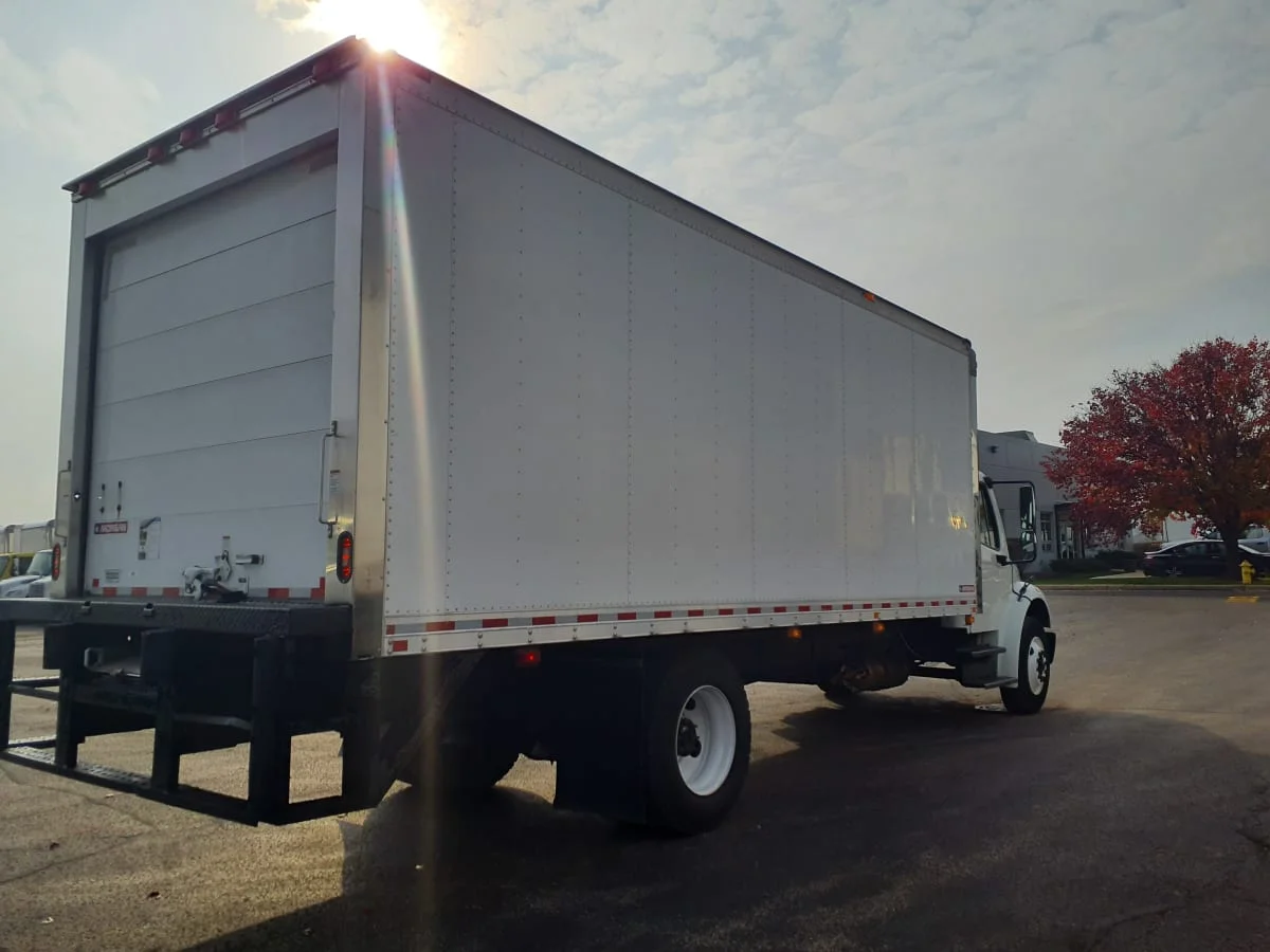 2019 Freightliner M2 106 - image 4