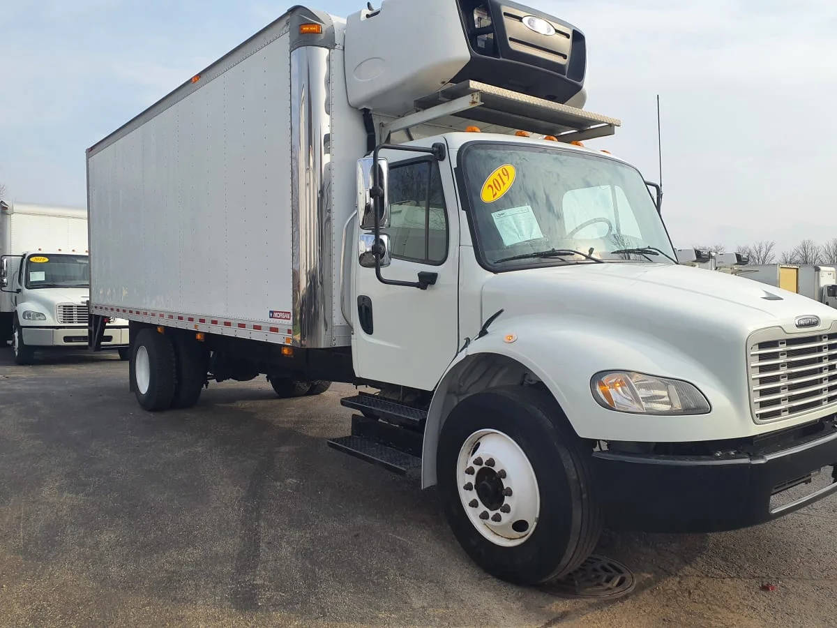 2019 Freightliner M2 106 - image 3