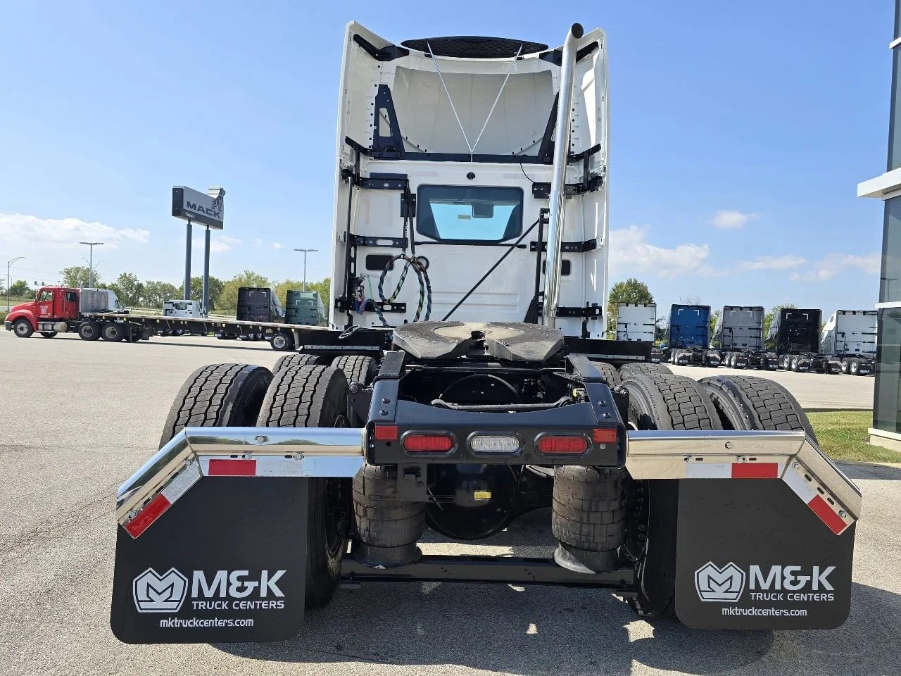 2025 Volvo VNL 300 in Toledo, OH — photo 5