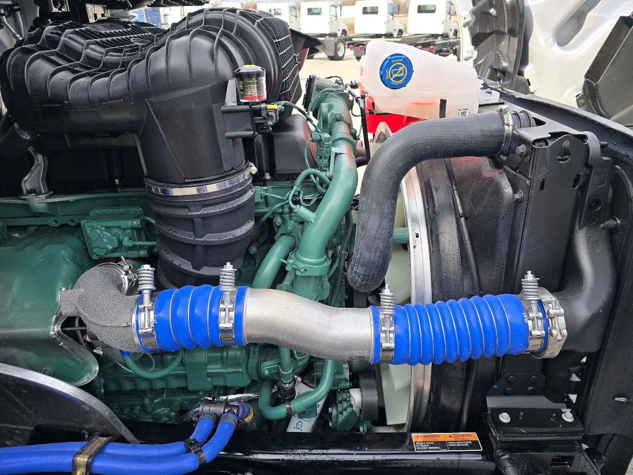 2025 Volvo VNL 300 in Toledo, OH — photo 13