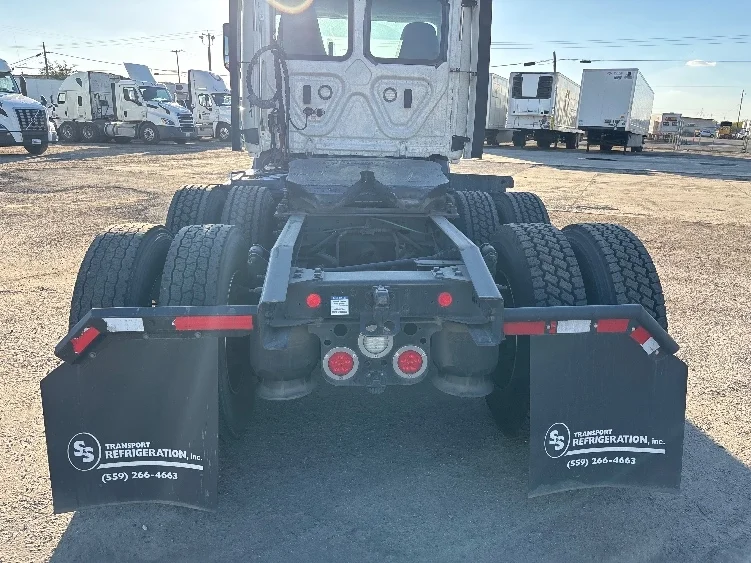 2020 Freightliner Cascadia in Fresno, CA — photo 6