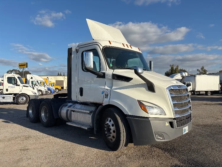 2020 Freightliner Cascadia in Fresno, CA