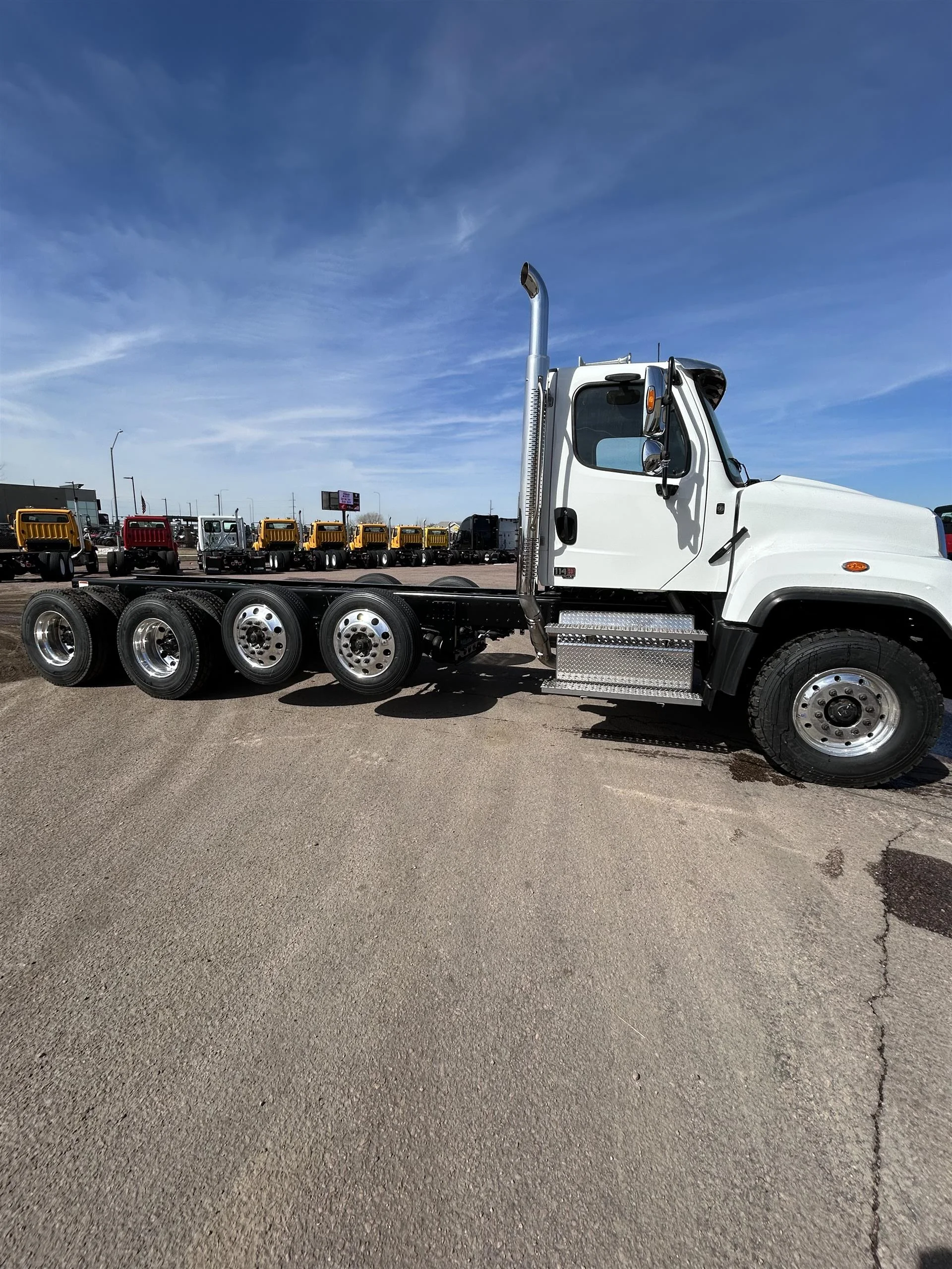 2027 Freightliner 114SD - image 5