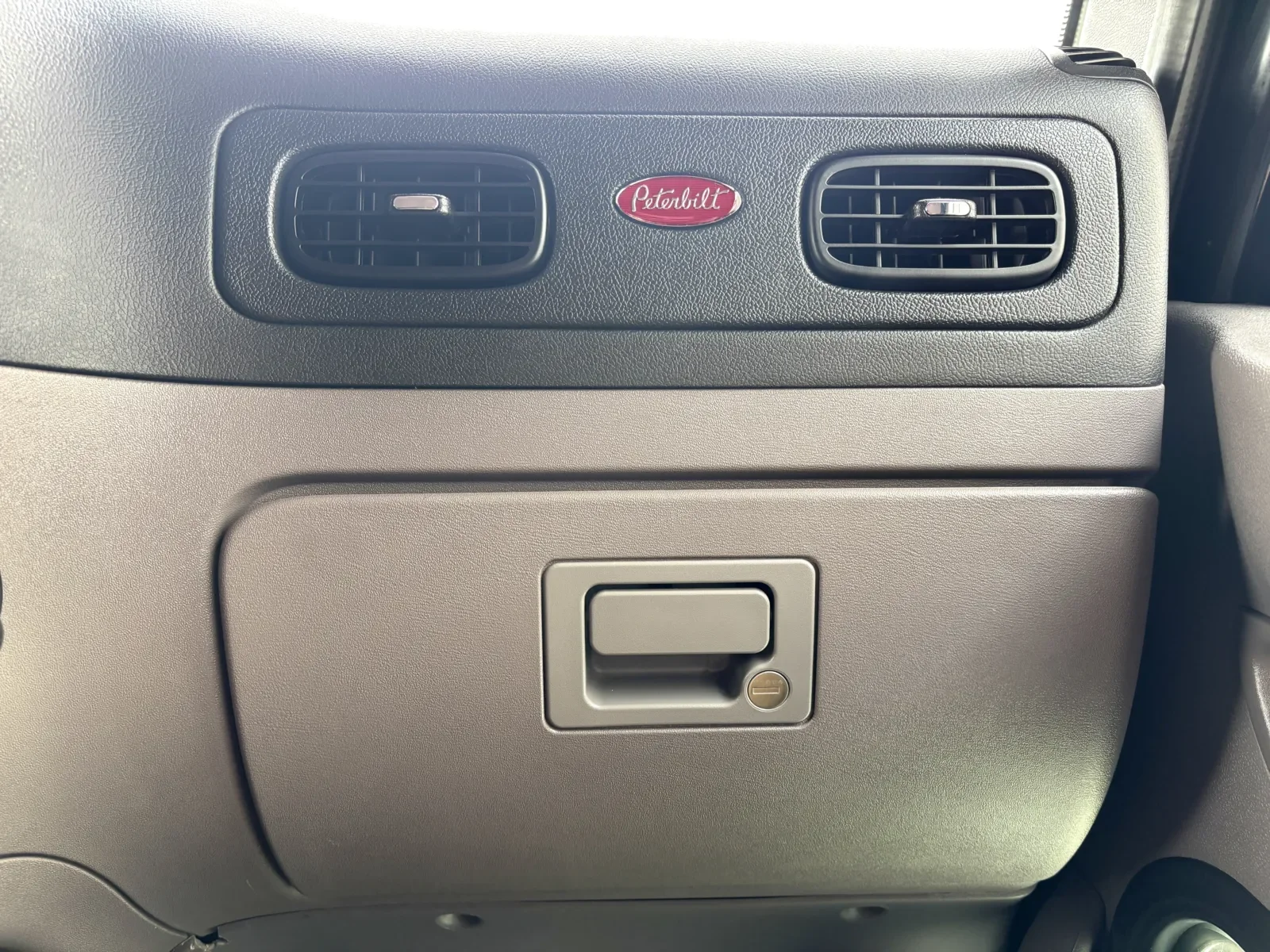 2024 Peterbilt 389 - image 18