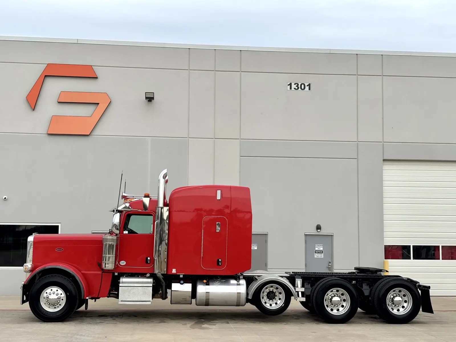 2024 Peterbilt 389 in Hutchins, TX — photo 4