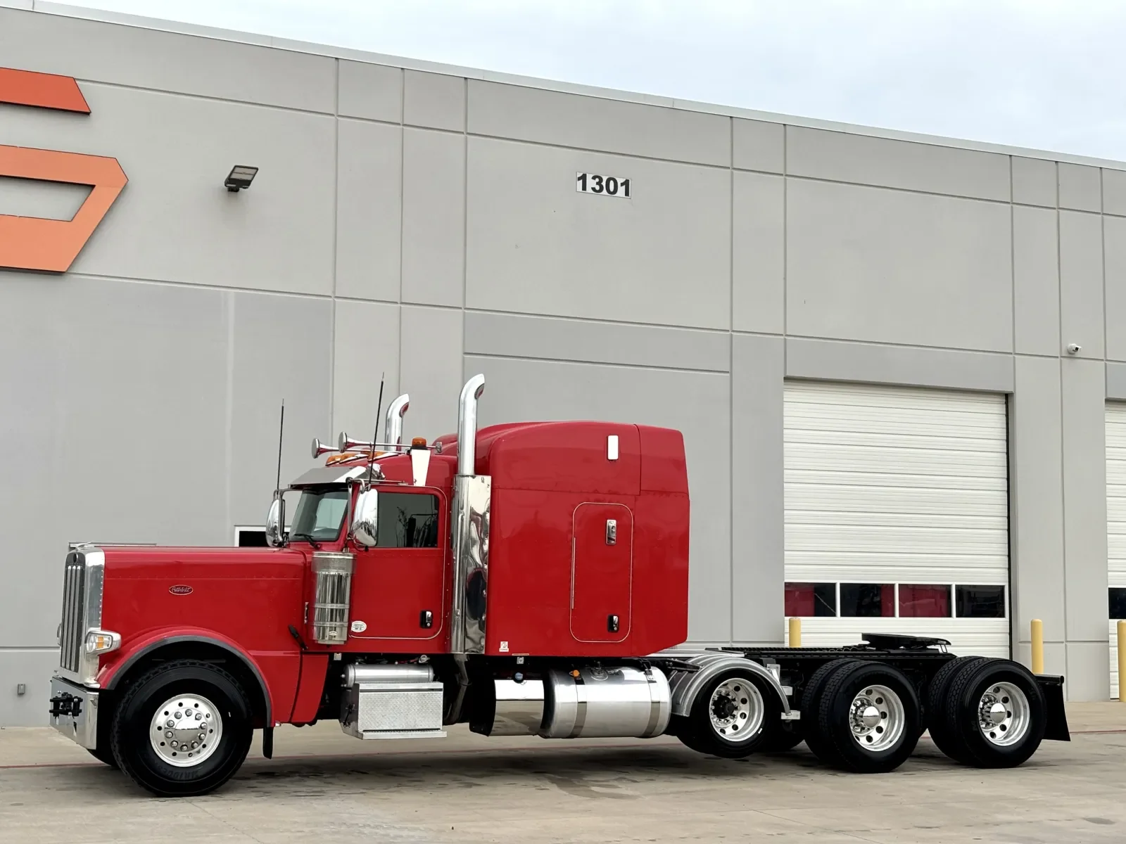 2024 Peterbilt 389 - image 2
