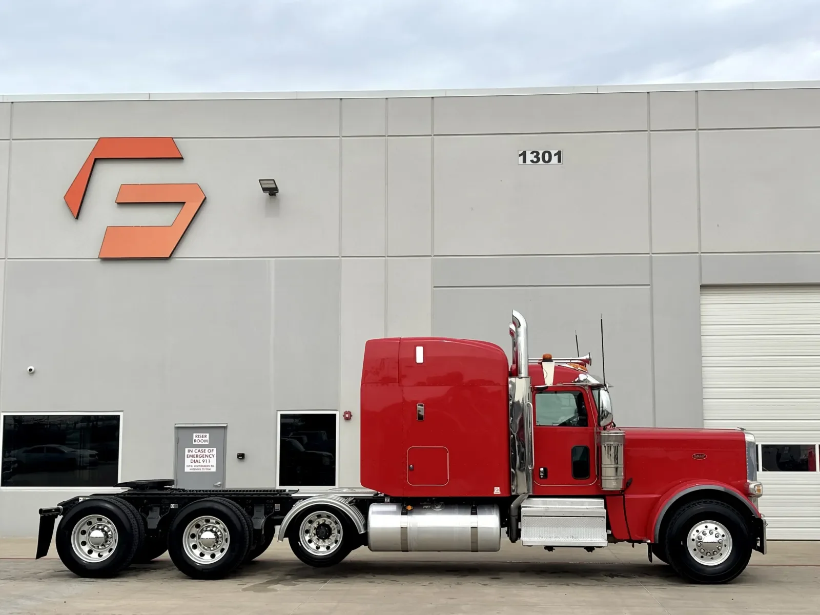 2024 Peterbilt 389 in Hutchins, TX — photo 3