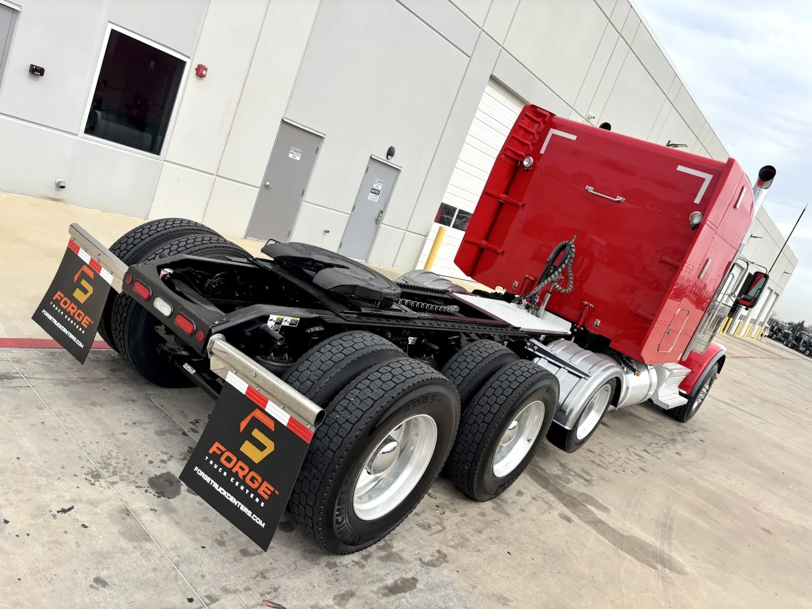 2024 Peterbilt 389 in Hutchins, TX — photo 11