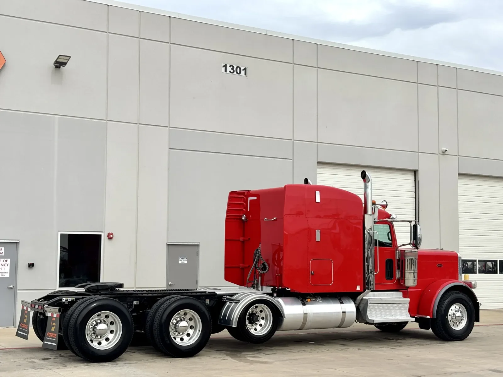 2024 Peterbilt 389 in Hutchins, TX — photo 5