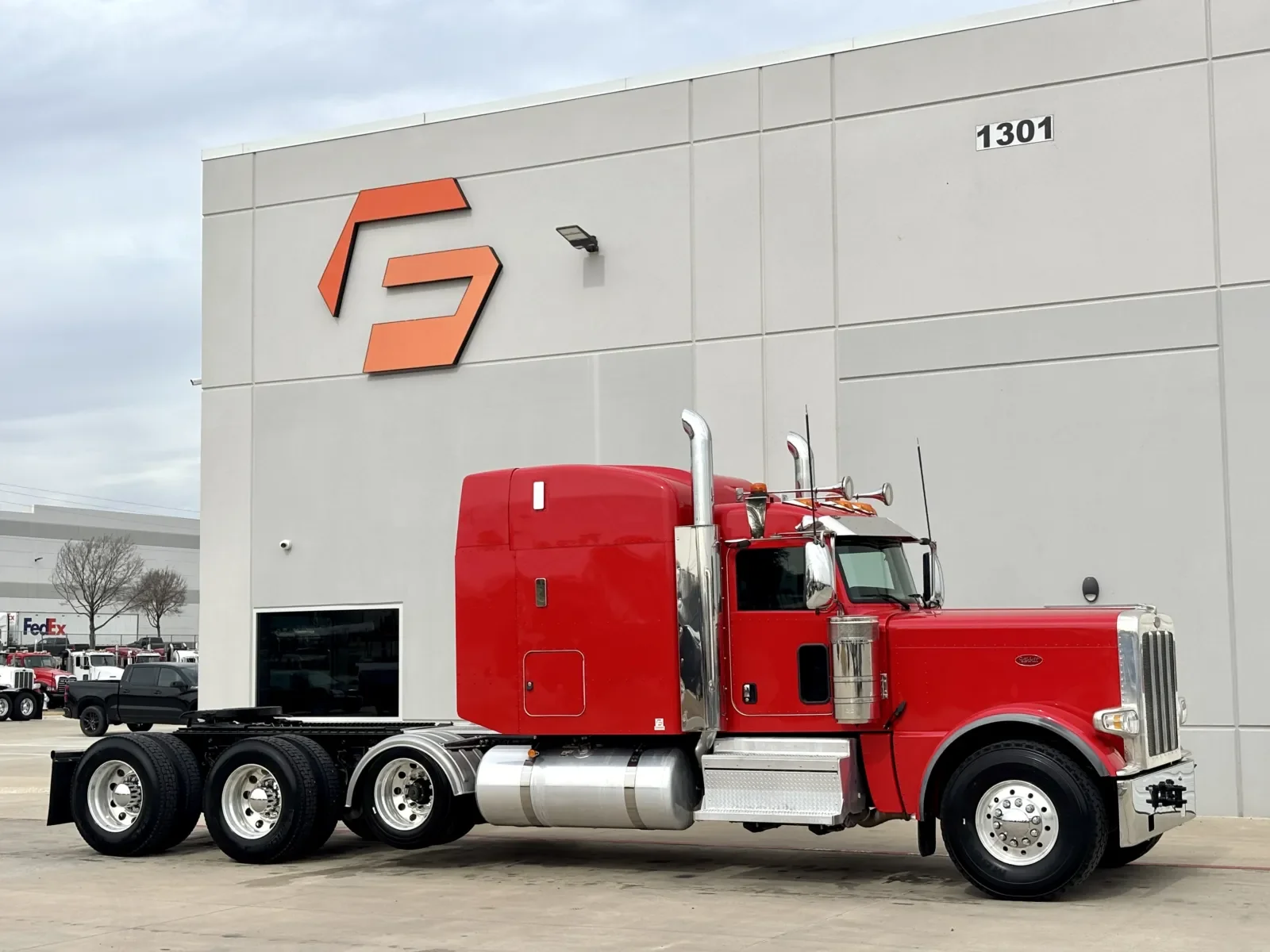 2024 Peterbilt 389 in Hutchins, TX