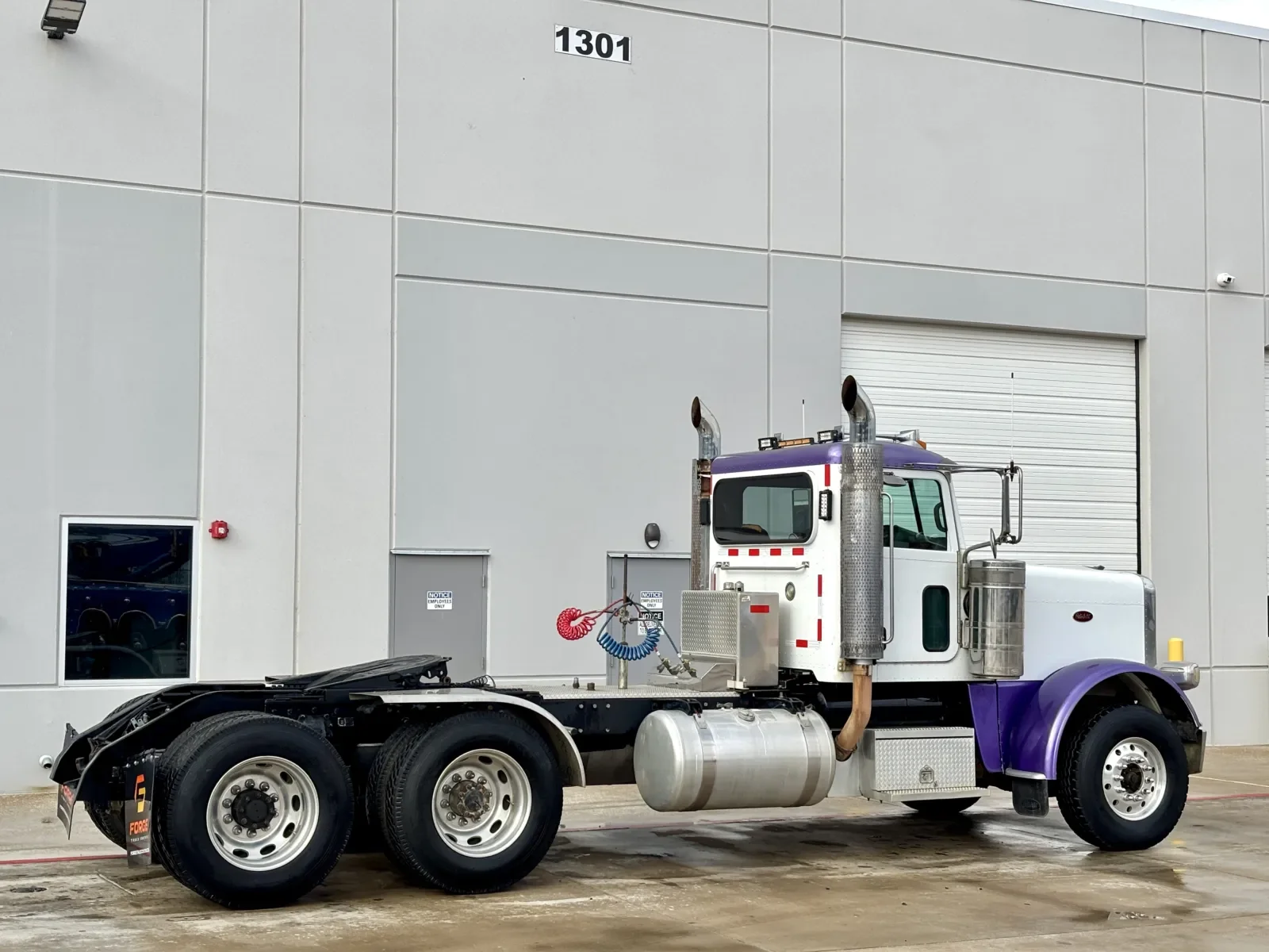 2008 Peterbilt 388 in Hutchins, TX — photo 5