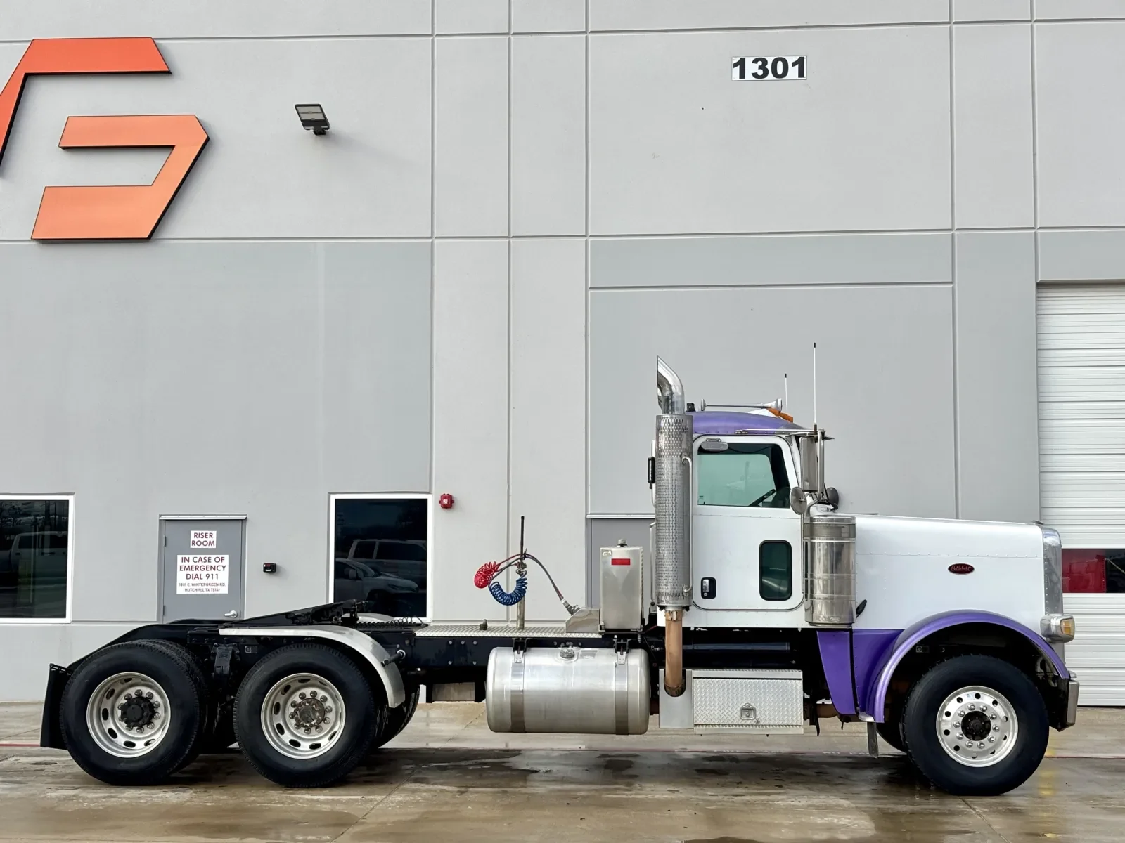 2008 Peterbilt 388 in Hutchins, TX — photo 3