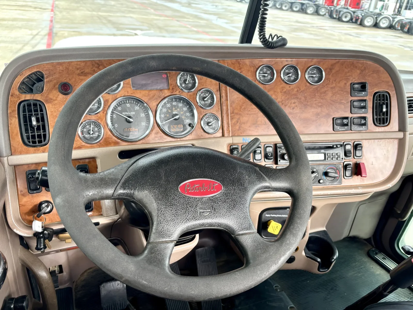 2008 Peterbilt 388 in Hutchins, TX — photo 16