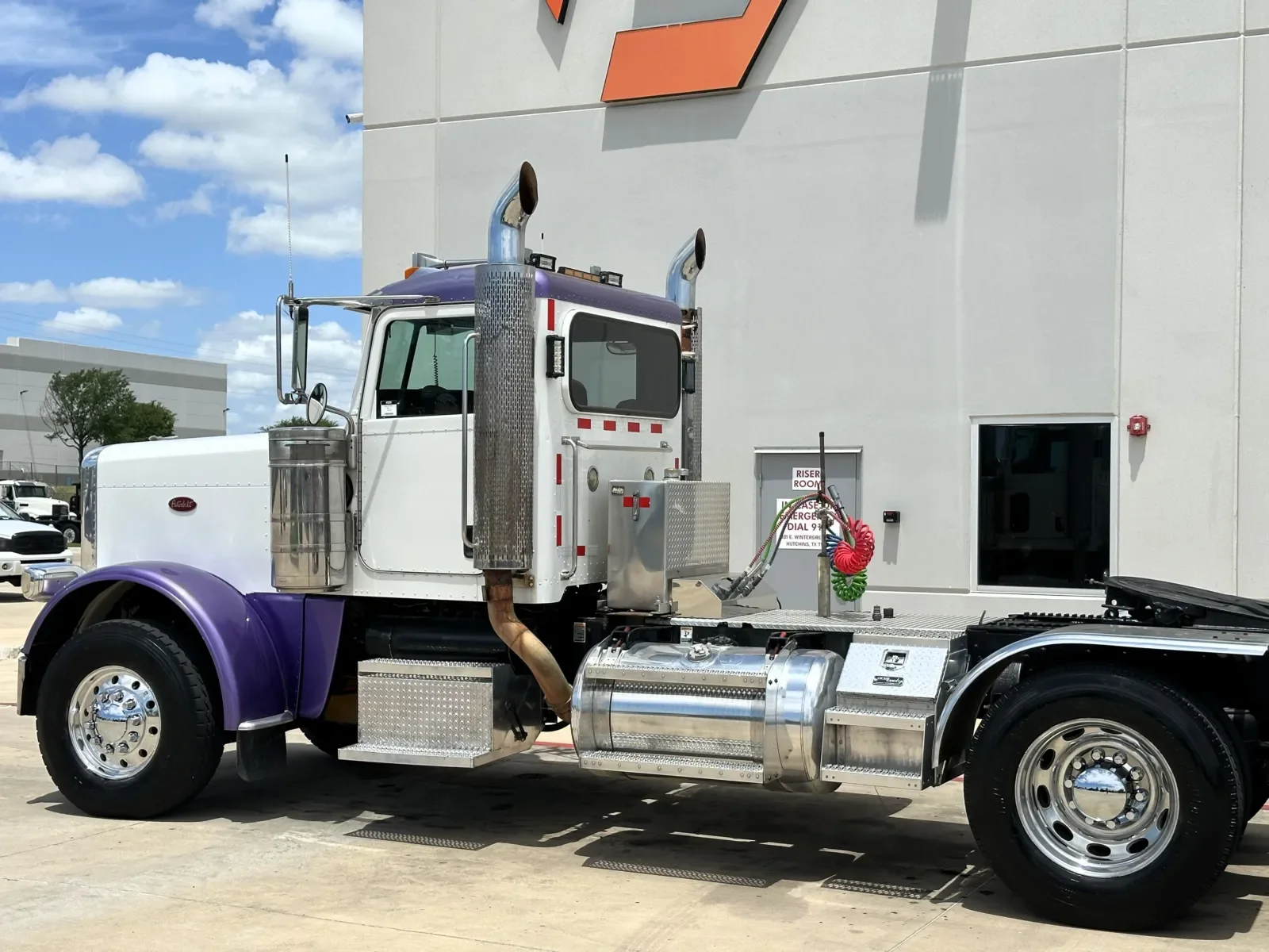 2008 Peterbilt 388 in Hutchins, TX — photo 8