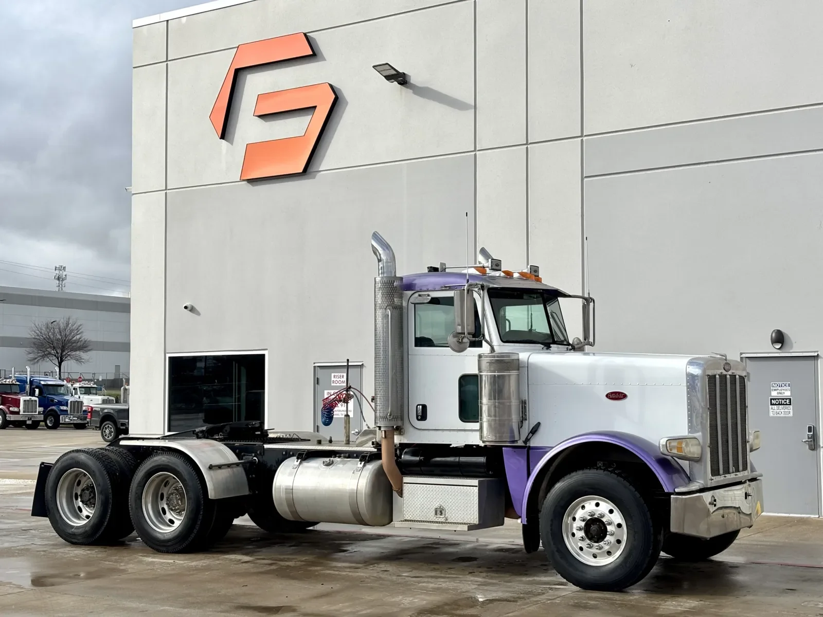 2008 Peterbilt 388 in Hutchins, TX
