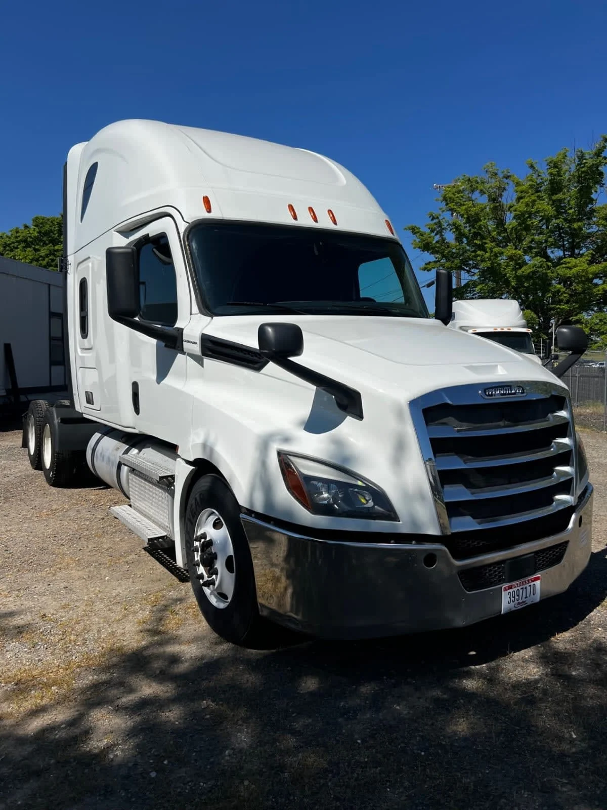 2020 Freightliner Cascadia - image 3
