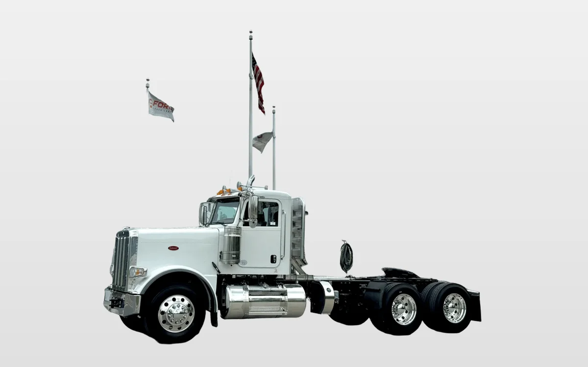2020 Peterbilt 389 - image 1